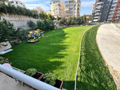 Shtrim hapesire publike me tapet bari Village Green Shtrim hapesire publike me tapet bari Village Green